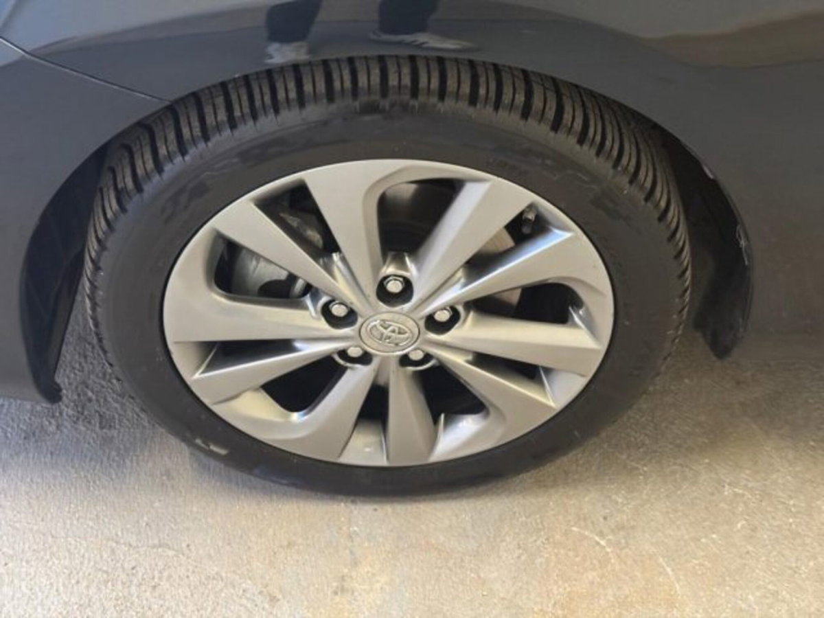Toyota Auris 1.8 Hybrid Lounge (4)