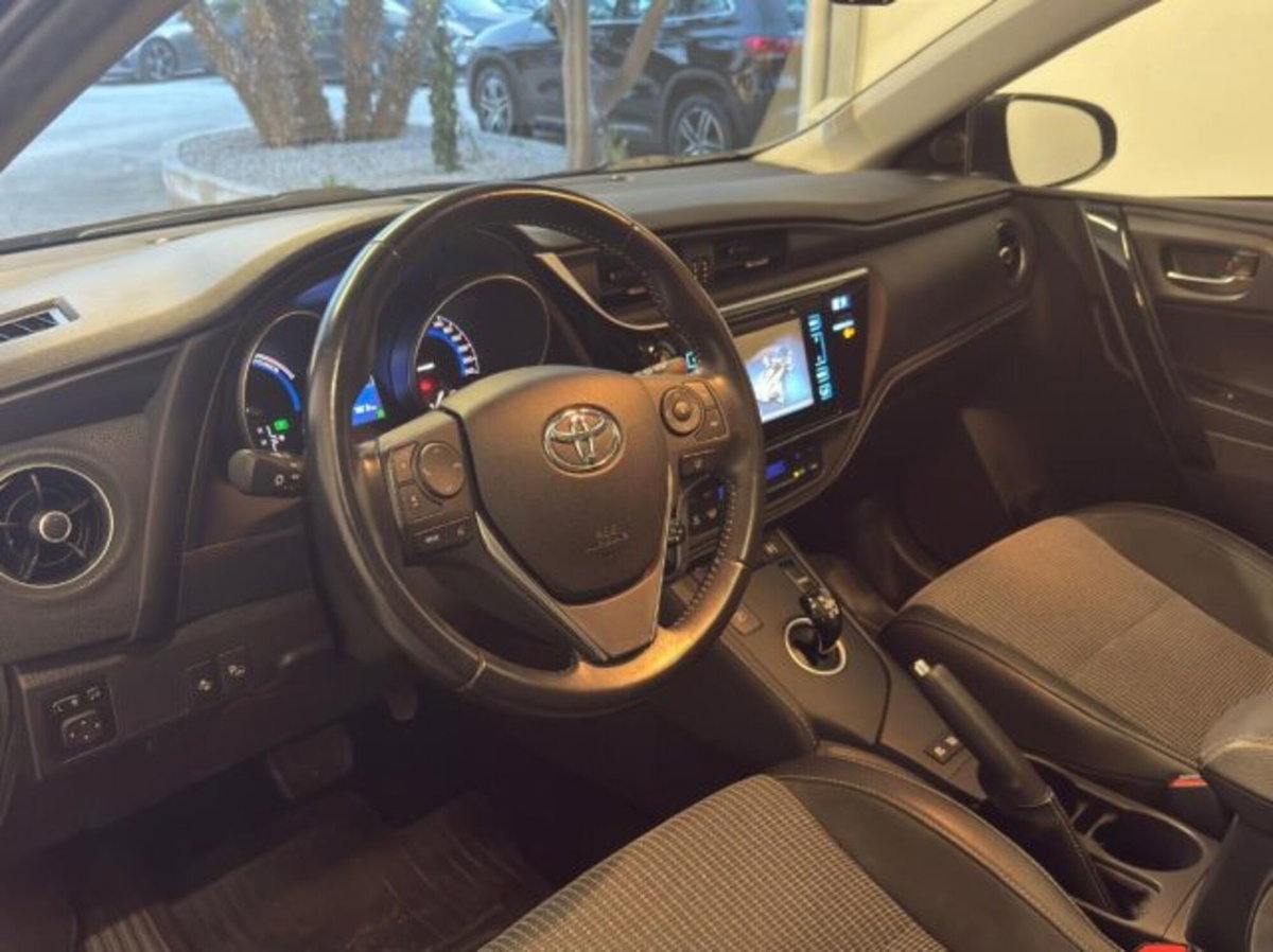 Toyota Auris 1.8 Hybrid Lounge (7)