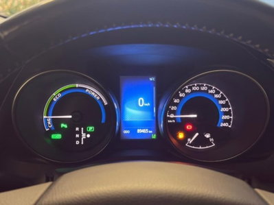 Toyota Auris 1.8 Hybrid Lounge (8)