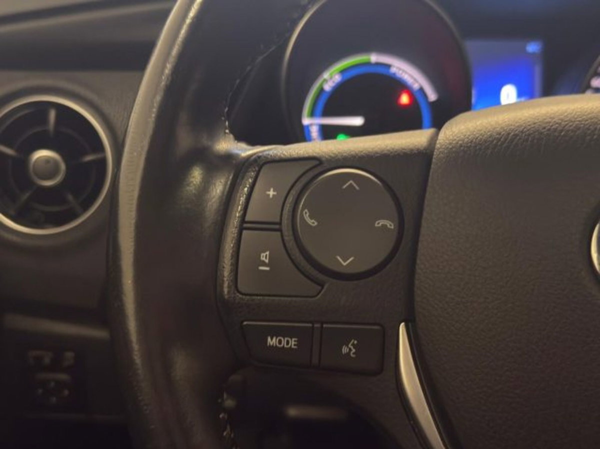 Toyota Auris 1.8 Hybrid Lounge (9)
