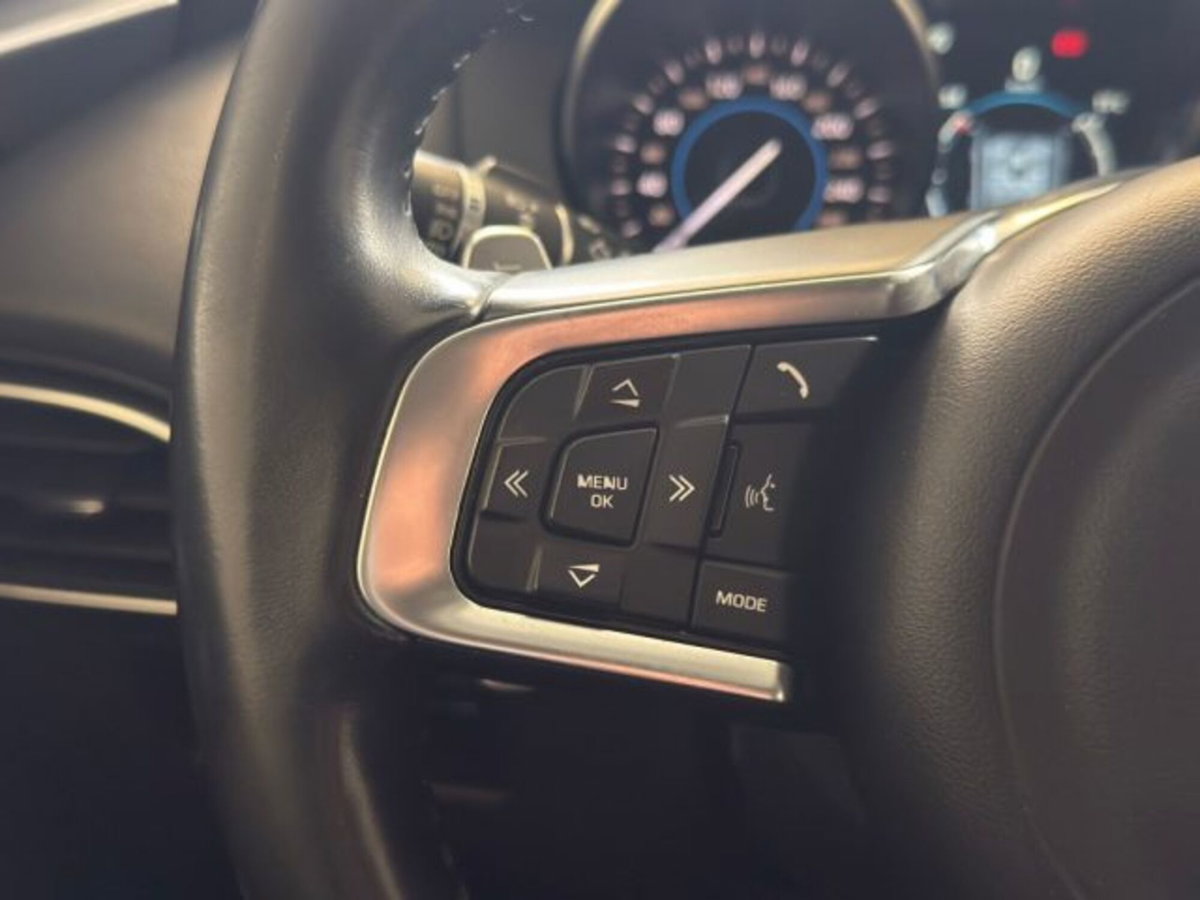 Jaguar F-Pace 2.0 D 180 CV AWD R-Sport (18)