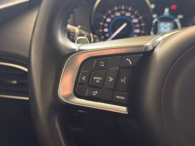 Jaguar F-Pace 2.0 D 180 CV R-Sport (18)