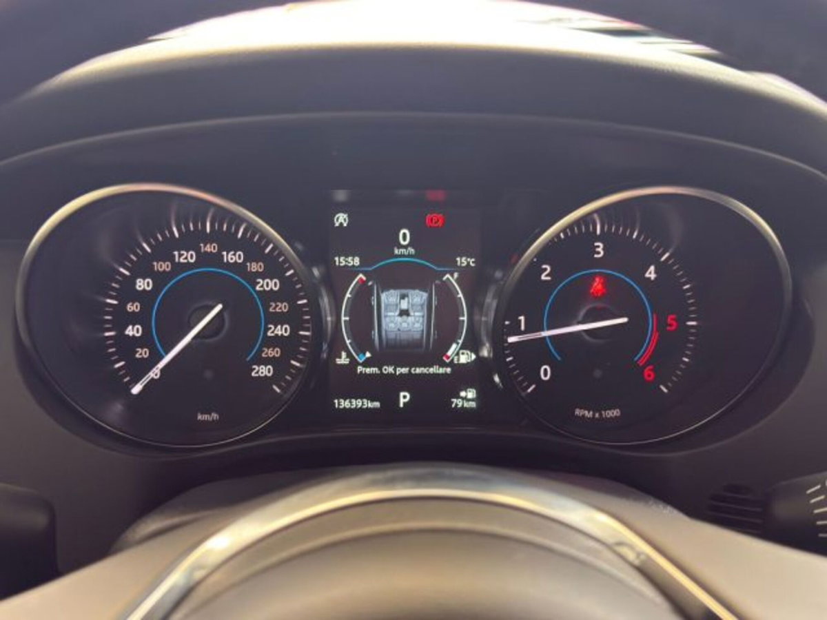 Jaguar F-Pace 2.0 D 180 CV AWD R-Sport (19)