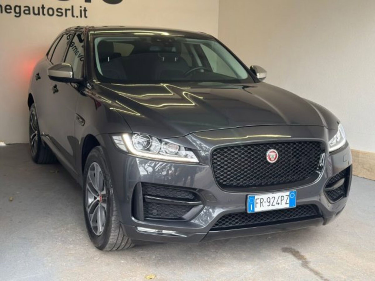 Jaguar F-Pace 2.0 D 180 CV AWD R-Sport (3)