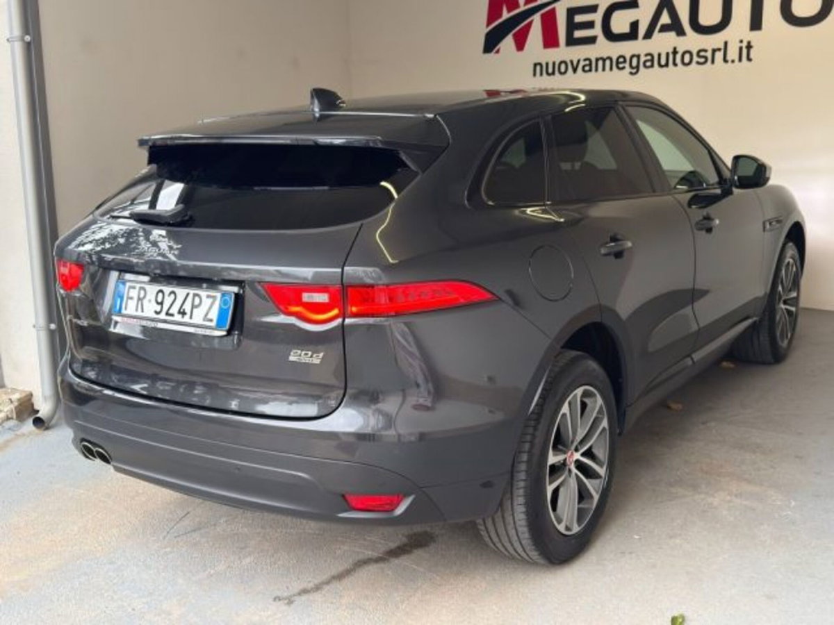 Jaguar F-Pace 2.0 D 180 CV AWD R-Sport (4)