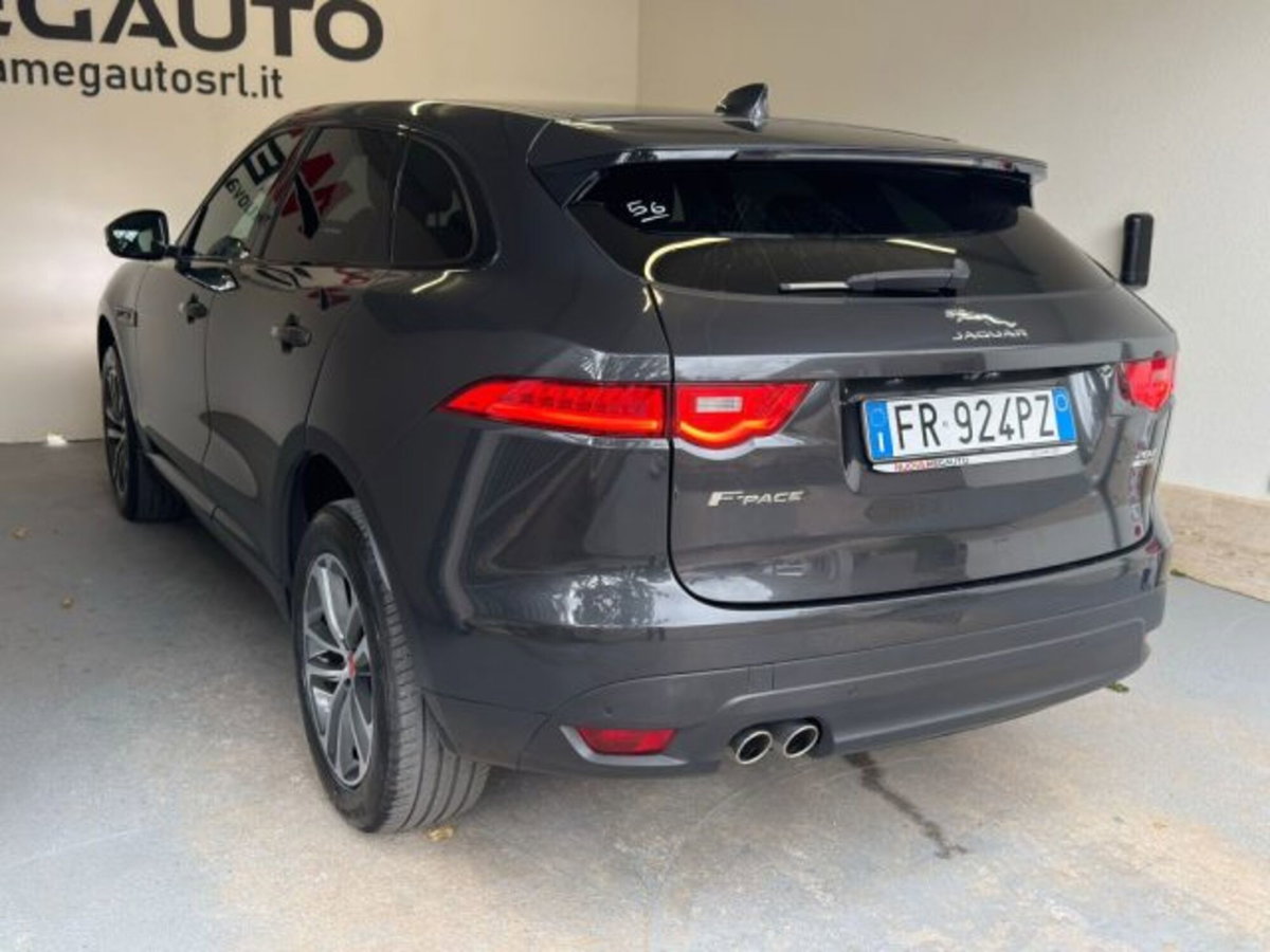 Jaguar F-Pace 2.0 D 180 CV AWD R-Sport (6)