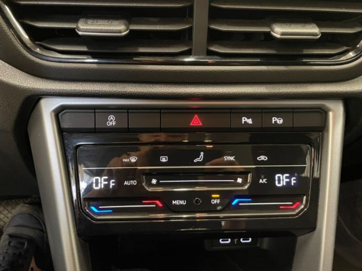 Volkswagen T-Roc 1.5 tsi Life dsg (11)