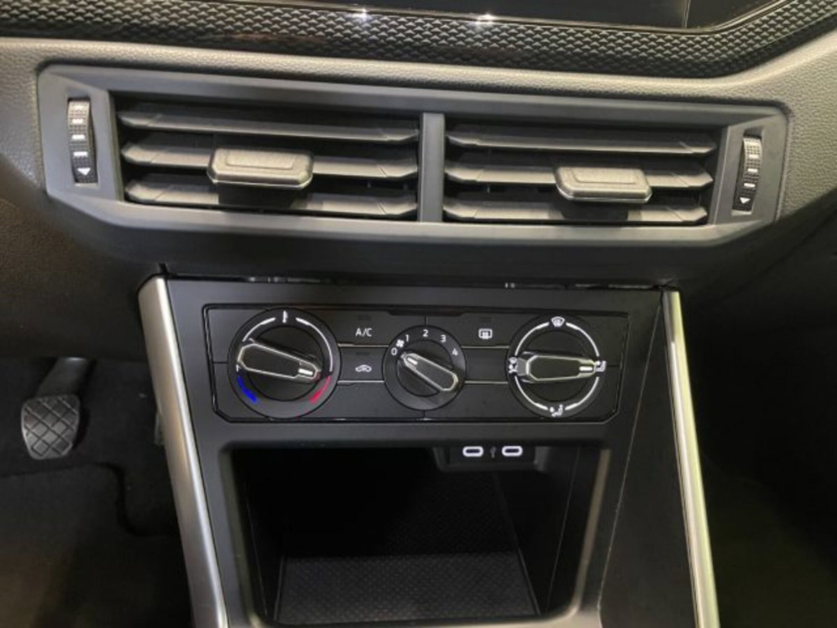 Volkswagen Taigo 1.0 tsi Life 95cv (9)