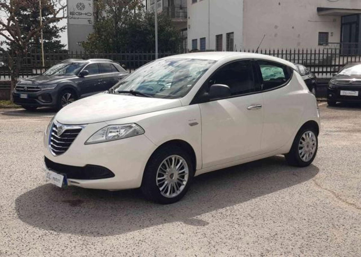 Lancia Ypsilon 1.3 MJT 16V 95 CV 5 porte S&S Silver (12)