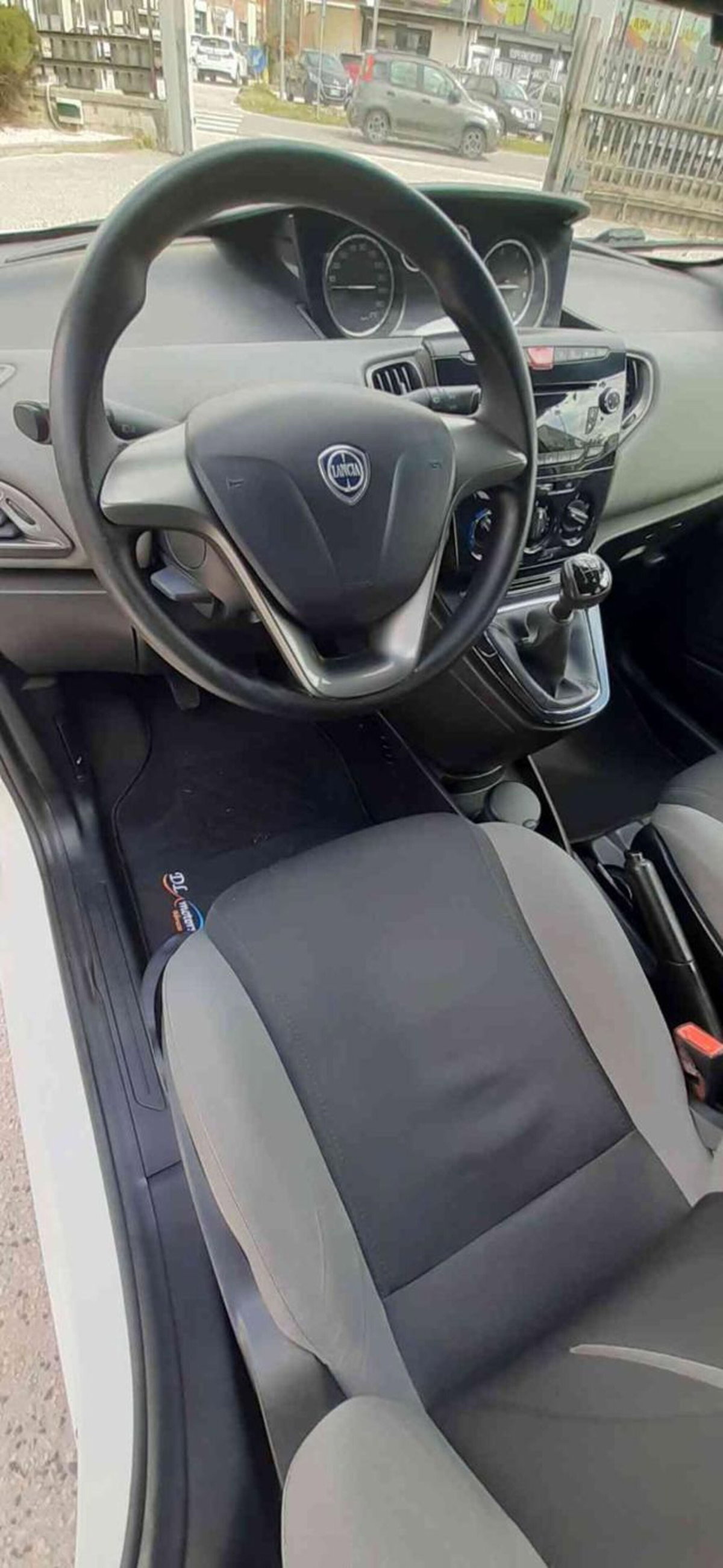 Lancia Ypsilon 1.3 MJT 16V 95 CV 5 porte S&S Silver (18)