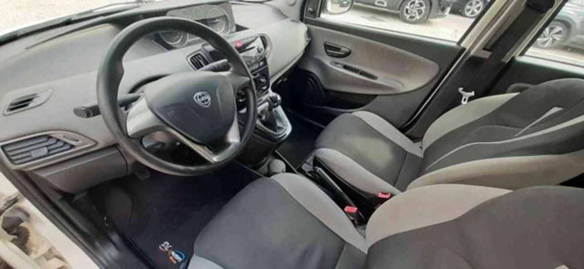 Lancia Ypsilon 1.3 MJT 16V 95 CV 5 porte S&S Silver (19)