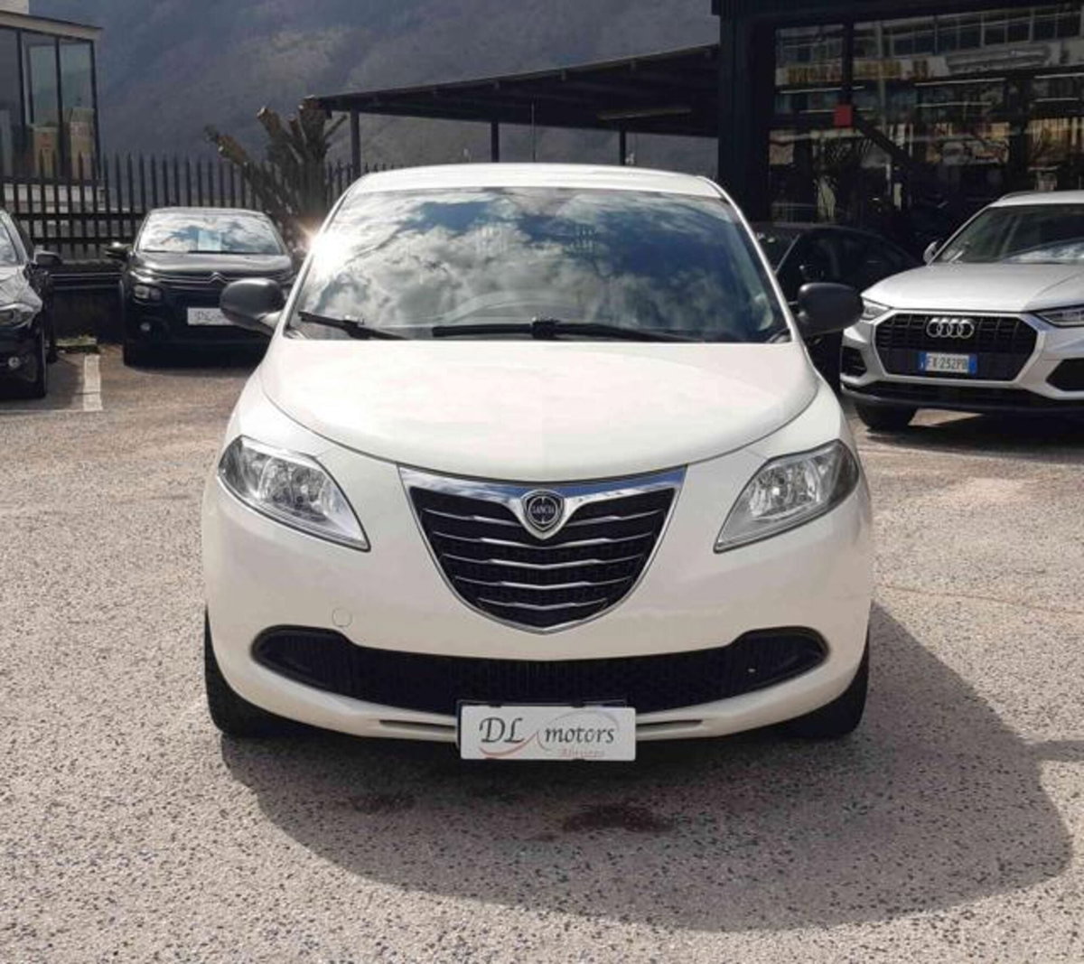 Lancia Ypsilon 1.3 MJT 16V 95 CV 5 porte S&S Silver (2)