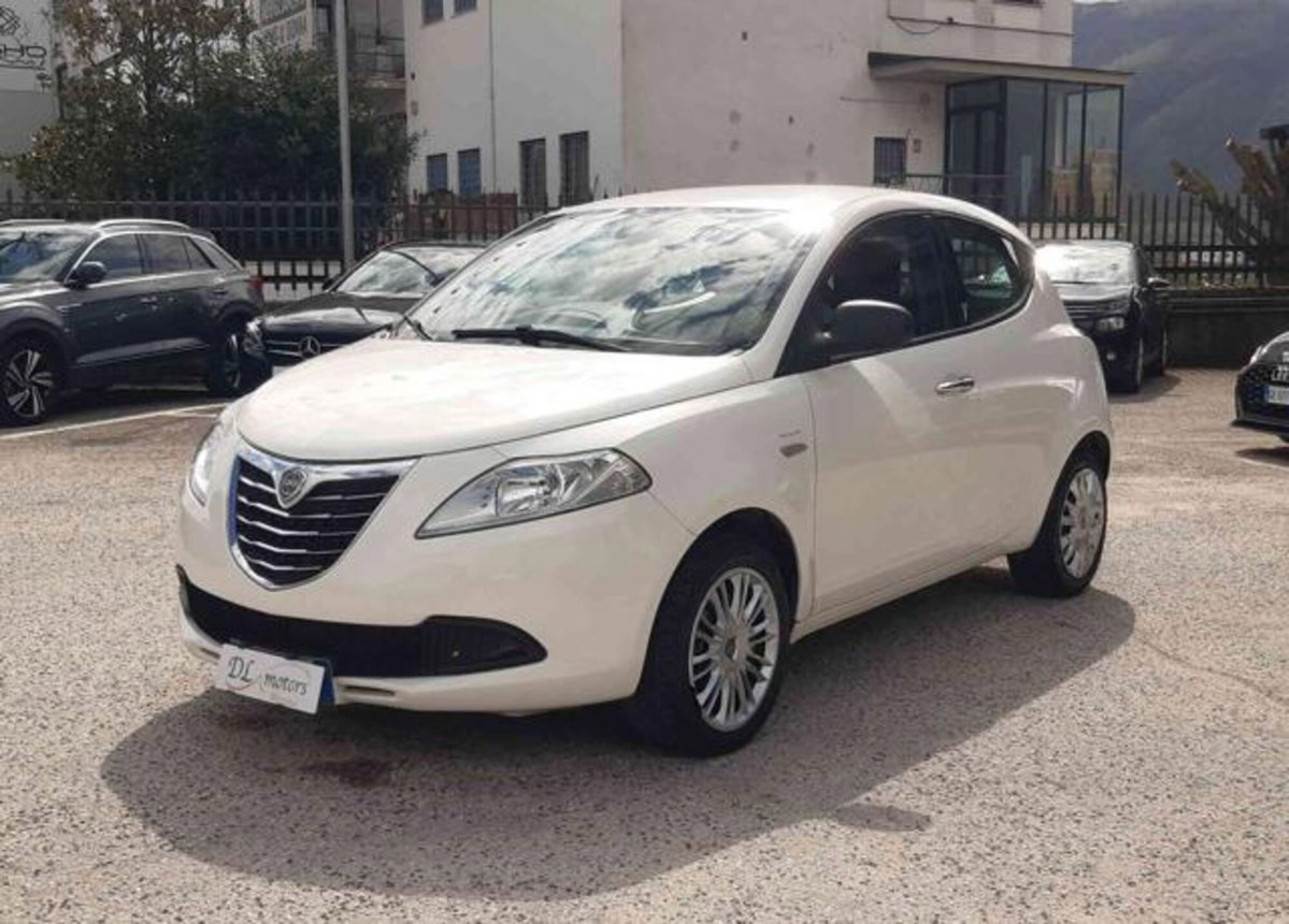 Lancia Ypsilon 1.3 MJT 16V 95 CV 5 porte S&S Silver (3)