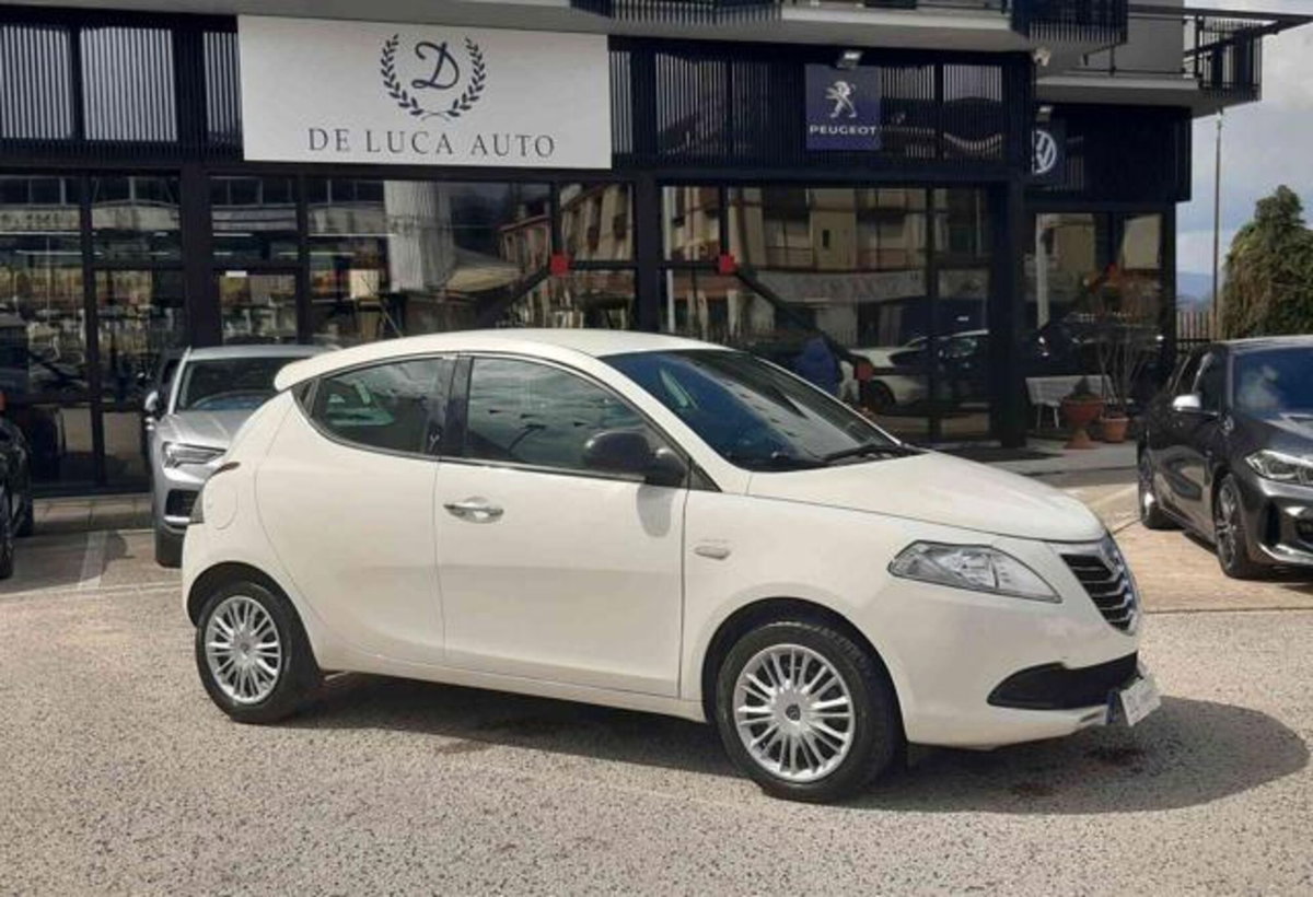 Lancia Ypsilon 1.3 MJT 16V 95 CV 5 porte S&S Silver (4)