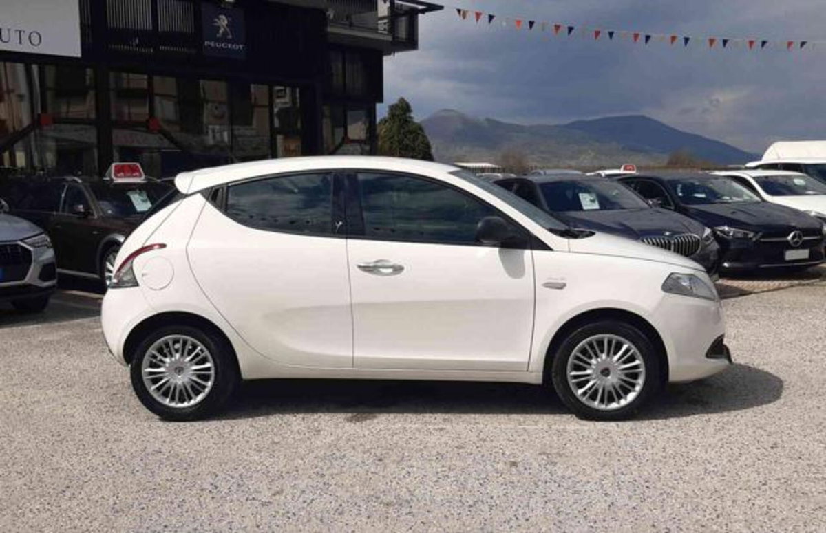 Lancia Ypsilon 1.3 MJT 16V 95 CV 5 porte S&S Silver (5)