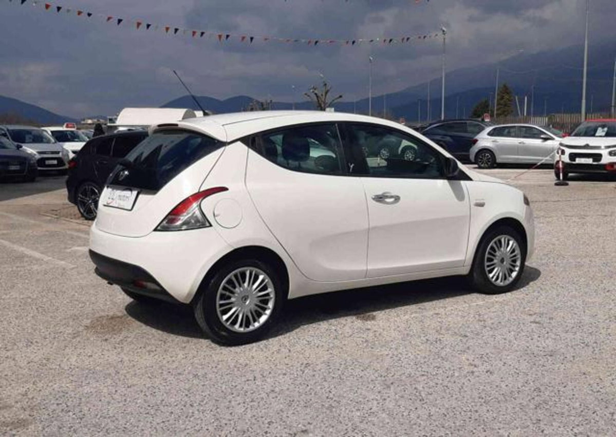 Lancia Ypsilon 1.3 MJT 16V 95 CV 5 porte S&S Silver (6)