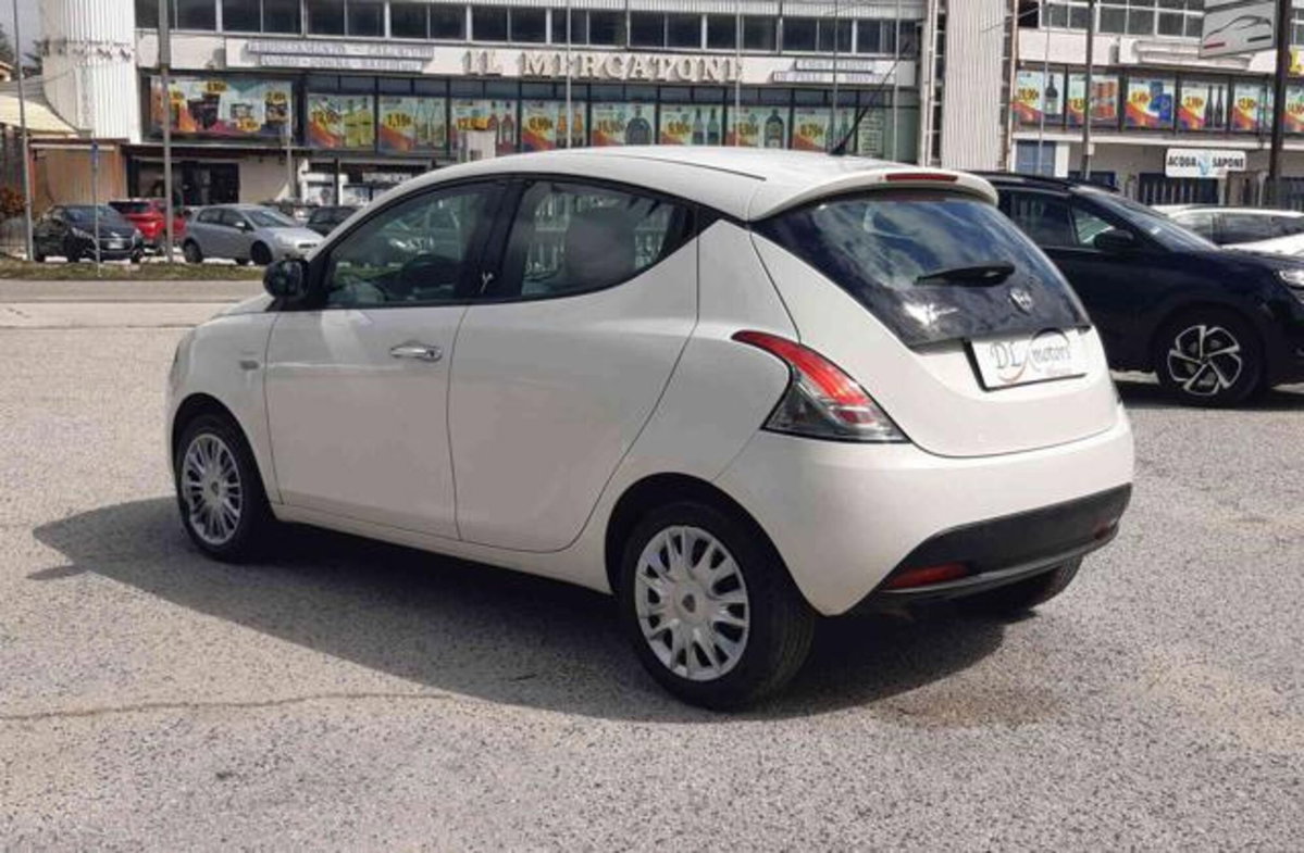 Lancia Ypsilon 1.3 MJT 16V 95 CV 5 porte S&S Silver (9)