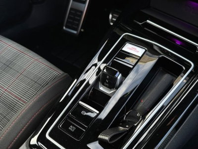 Volkswagen Golf 2.0 tsi GTI MT Ultimate 245cv (12)