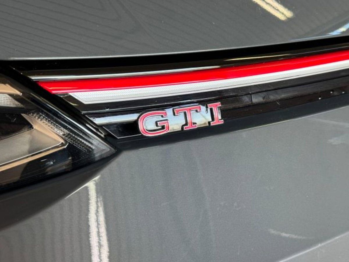 Volkswagen Golf 2.0 tsi GTI MT Ultimate 245cv (16)