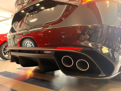 Alfa Romeo Giulia 2.9 T V6 AT8 Quadrifoglio (6)