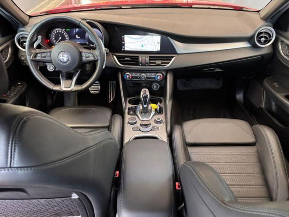 Alfa Romeo Giulia 2.0 Turbo 280 CV AT8 AWD Q4 Veloce (10)