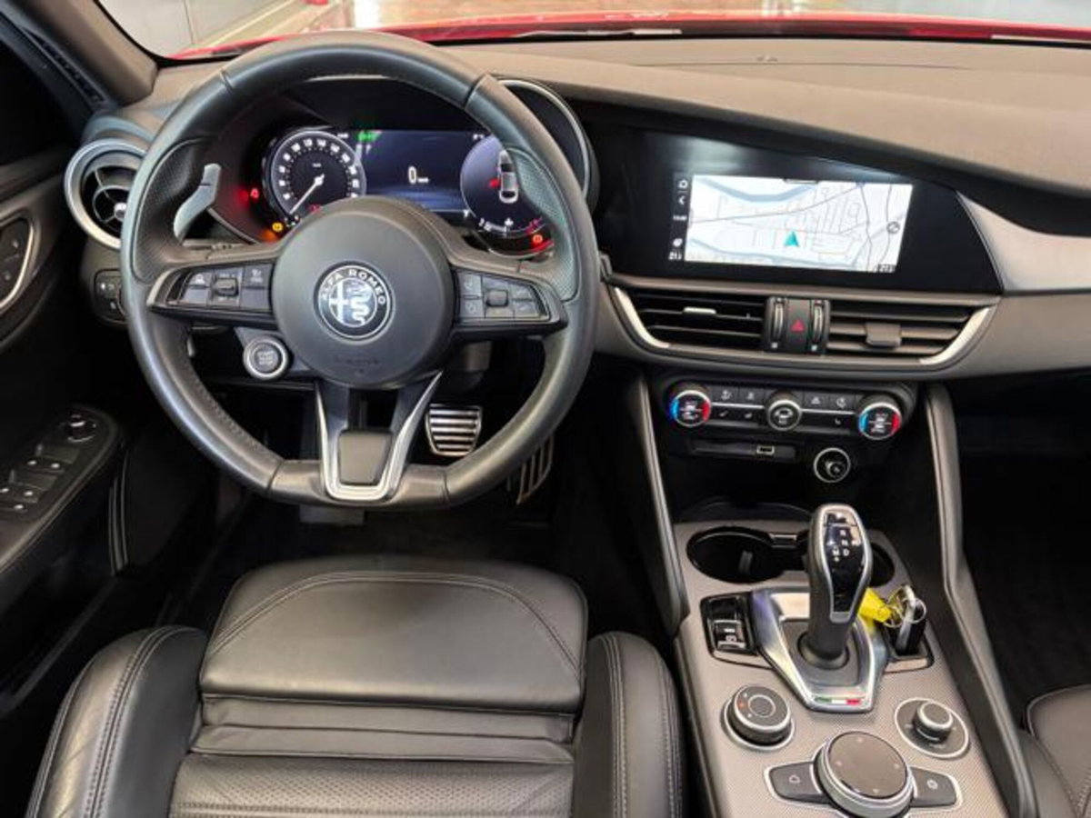 Alfa Romeo Giulia 2.0 Turbo 280 CV AT8 AWD Q4 Veloce (11)