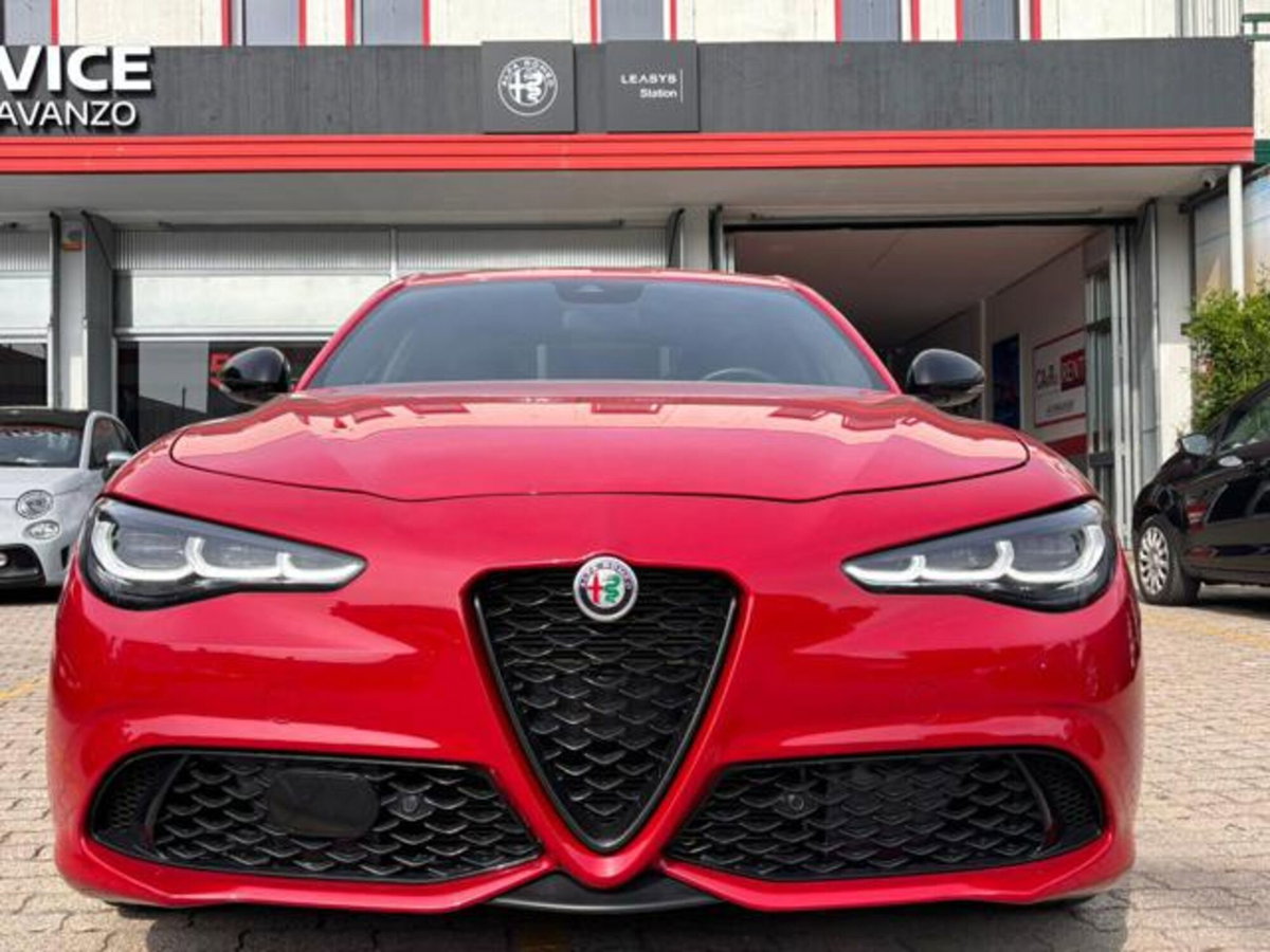 Alfa Romeo Giulia 2.0 Turbo 280 CV AT8 AWD Q4 Veloce (2)