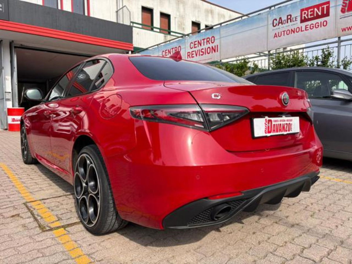 Alfa Romeo Giulia 2.0 Turbo 280 CV AT8 AWD Q4 Veloce (4)