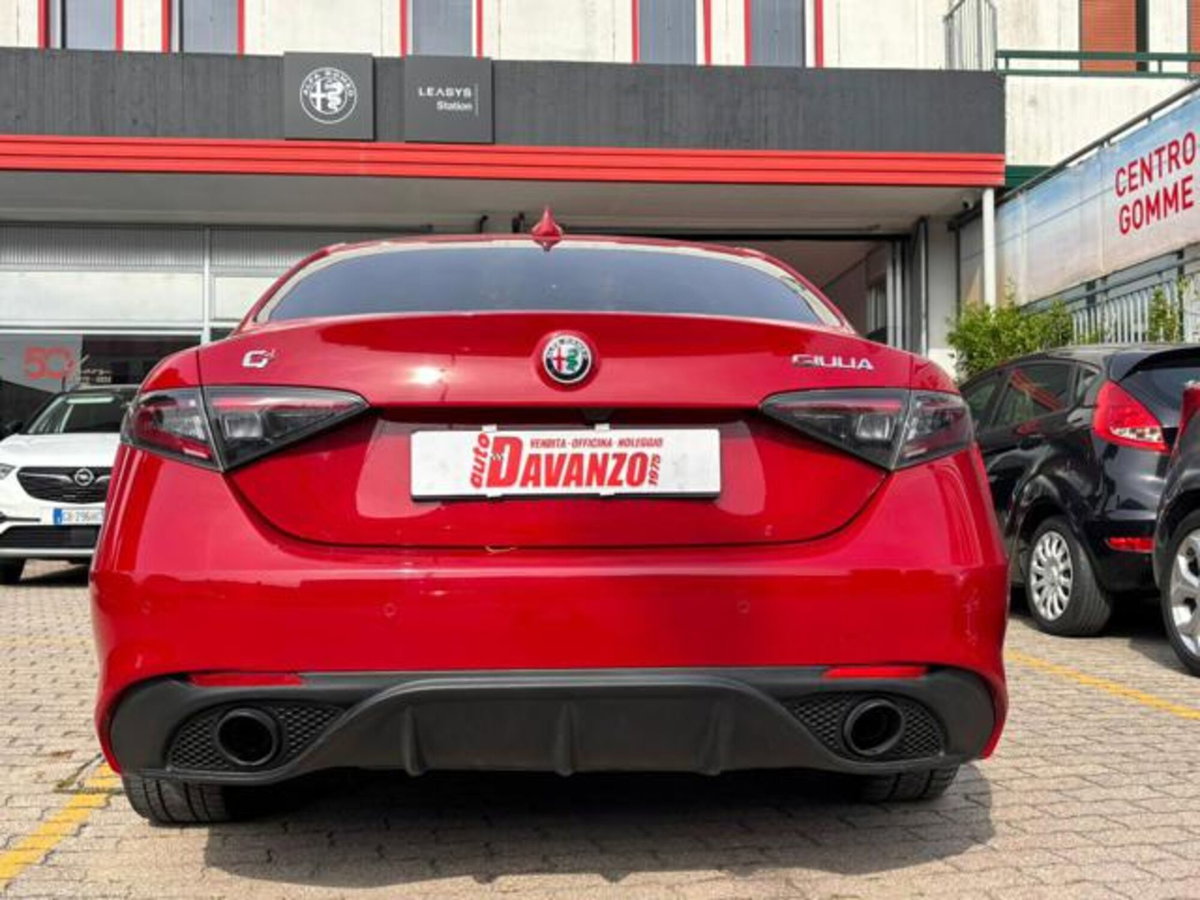 Alfa Romeo Giulia 2.0 Turbo 280 CV AT8 AWD Q4 Veloce (5)
