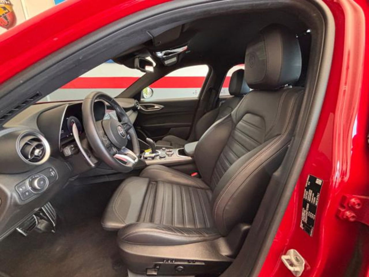 Alfa Romeo Giulia 2.0 Turbo 280 CV AT8 AWD Q4 Veloce (9)