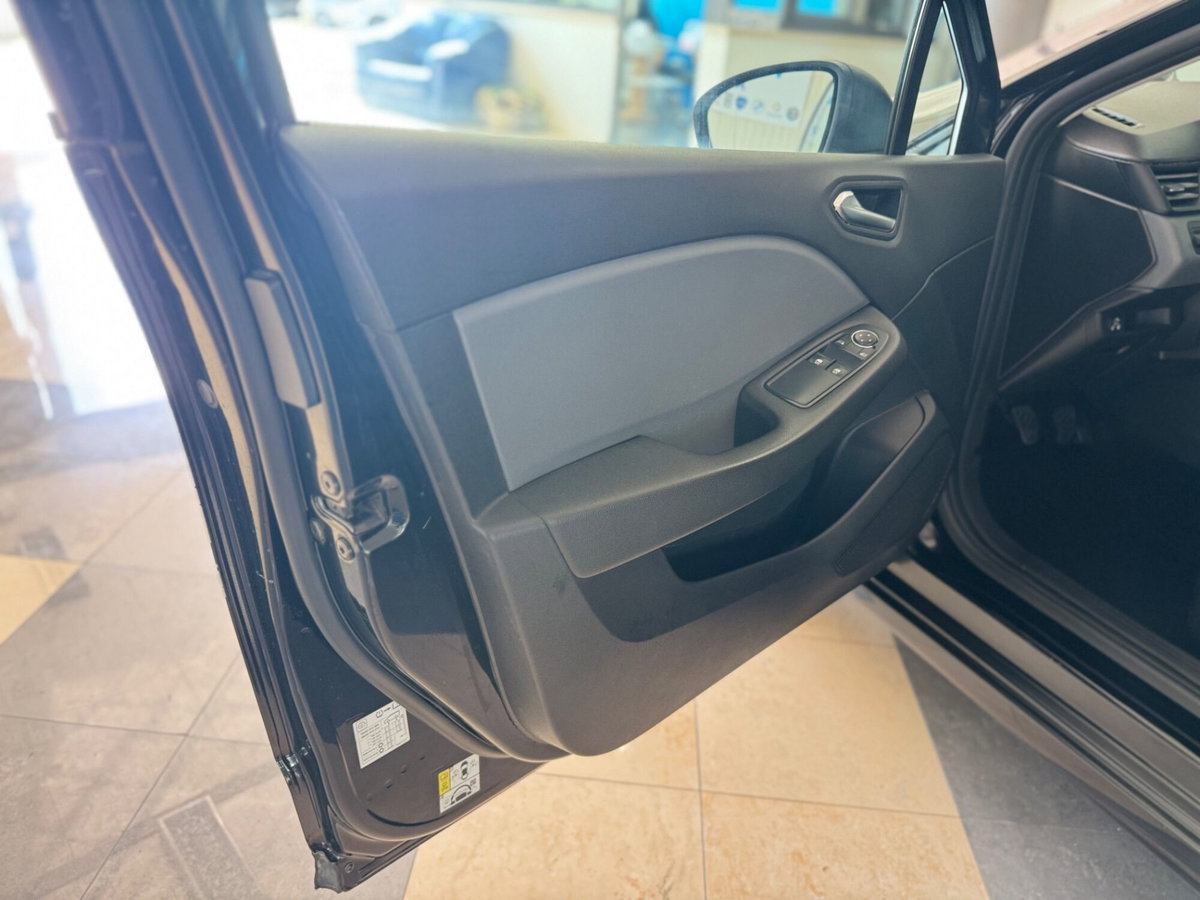 Renault Clio TCe 100 CV GPL 5 porte Intens (11)