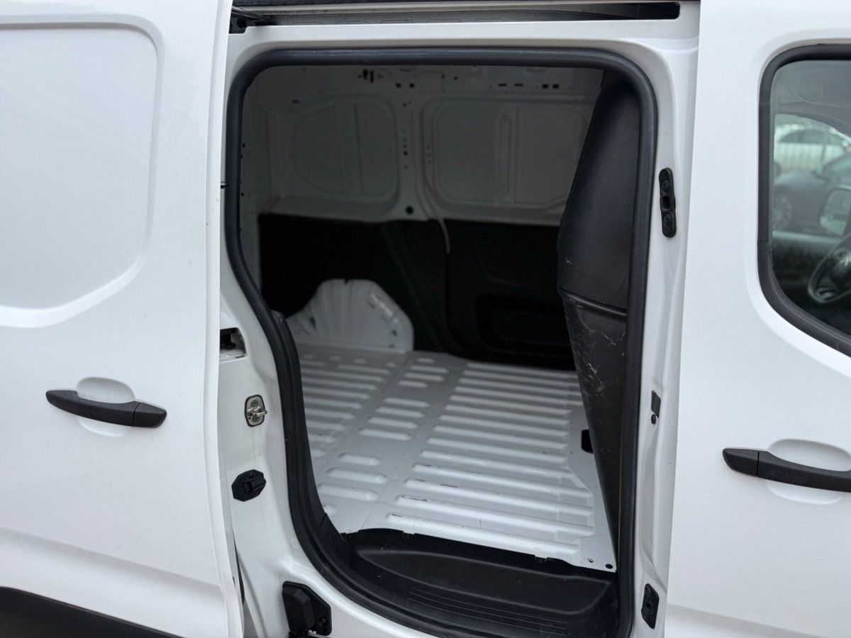 Citroen Berlingo Furgone BlueHDi 100 Van M Club (18)