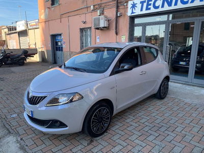 Lancia Ypsilon 1.0 FireFly 5 porte S&S Hybrid Ecochic Gold usata