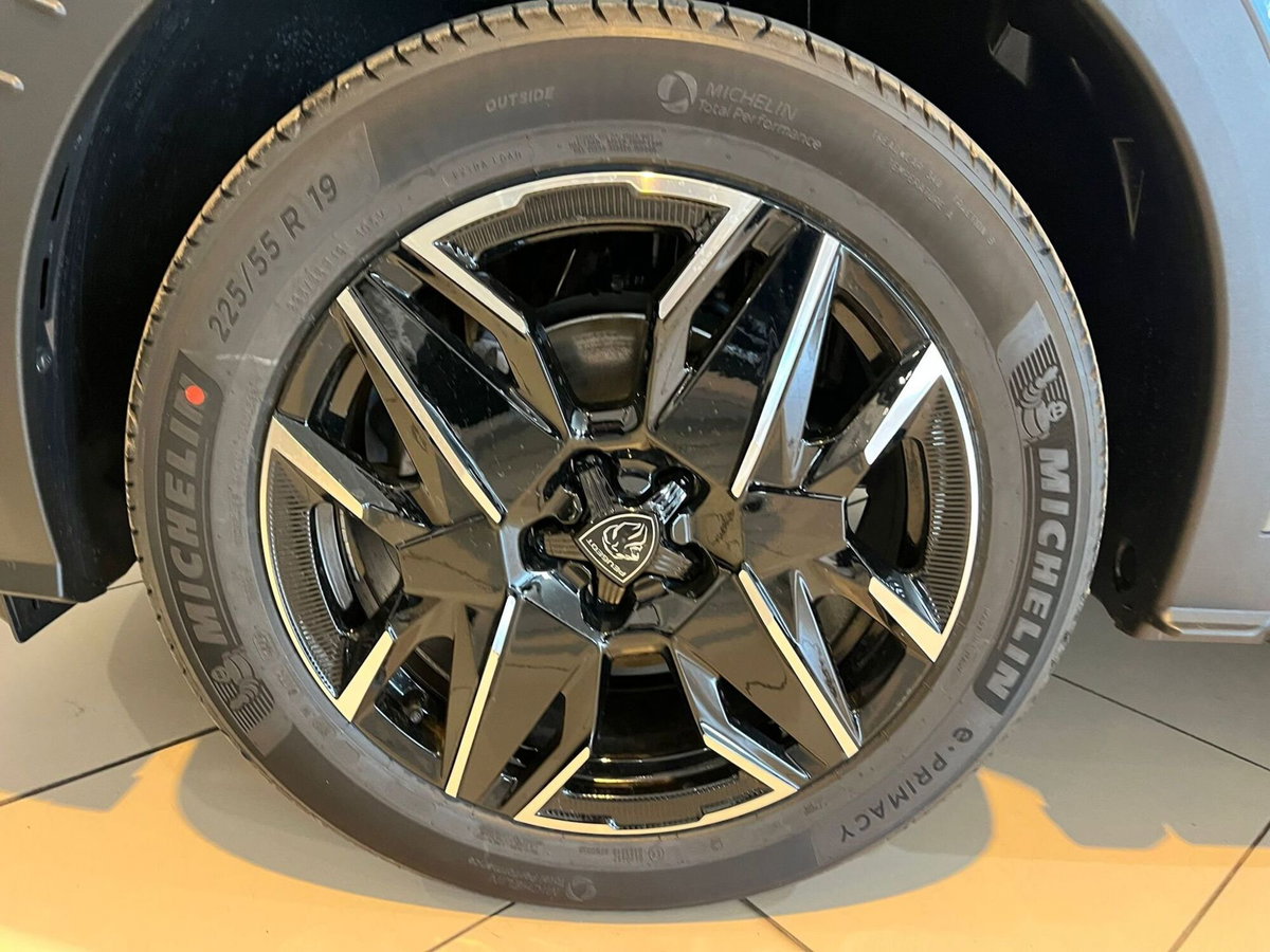 Peugeot 3008 1.2 hybrid GT Exclusive 145cv e-dcs6 (11)