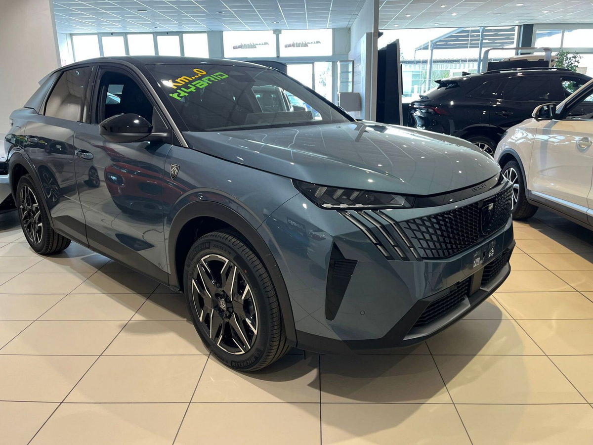 Peugeot 3008 1.2 hybrid GT Exclusive 145cv e-dcs6 (3)