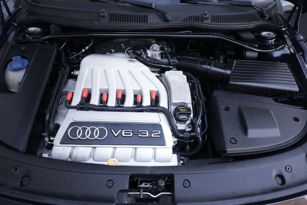 Audi TT Coupé 3.2 V6 quattro (17)