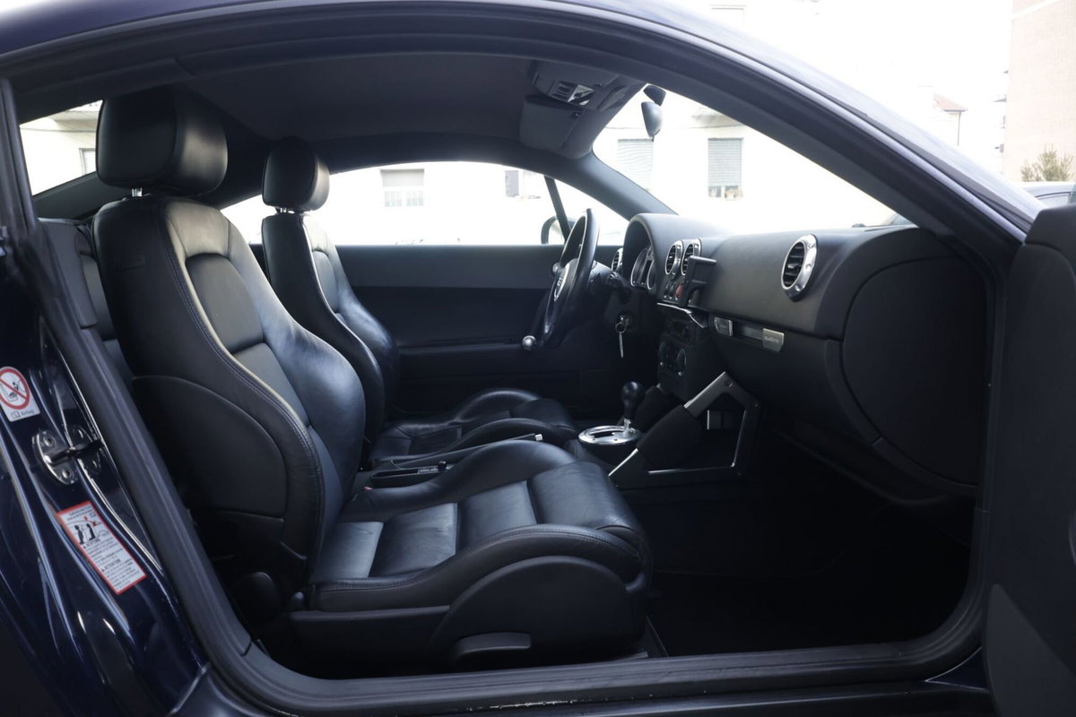 Audi TT Coupé 3.2 V6 quattro (9)