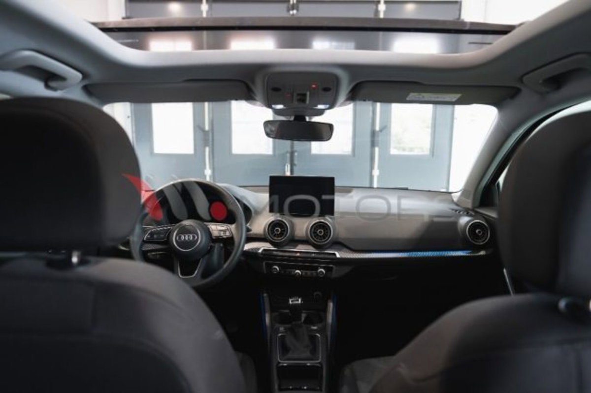 Audi Q2 30 2.0 tdi Identity Black (13)