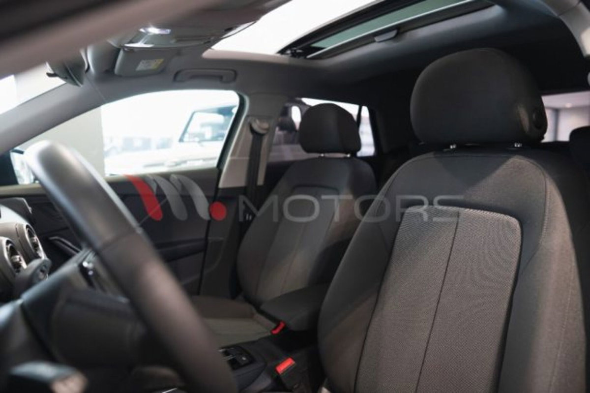 Audi Q2 30 2.0 tdi Identity Black (9)