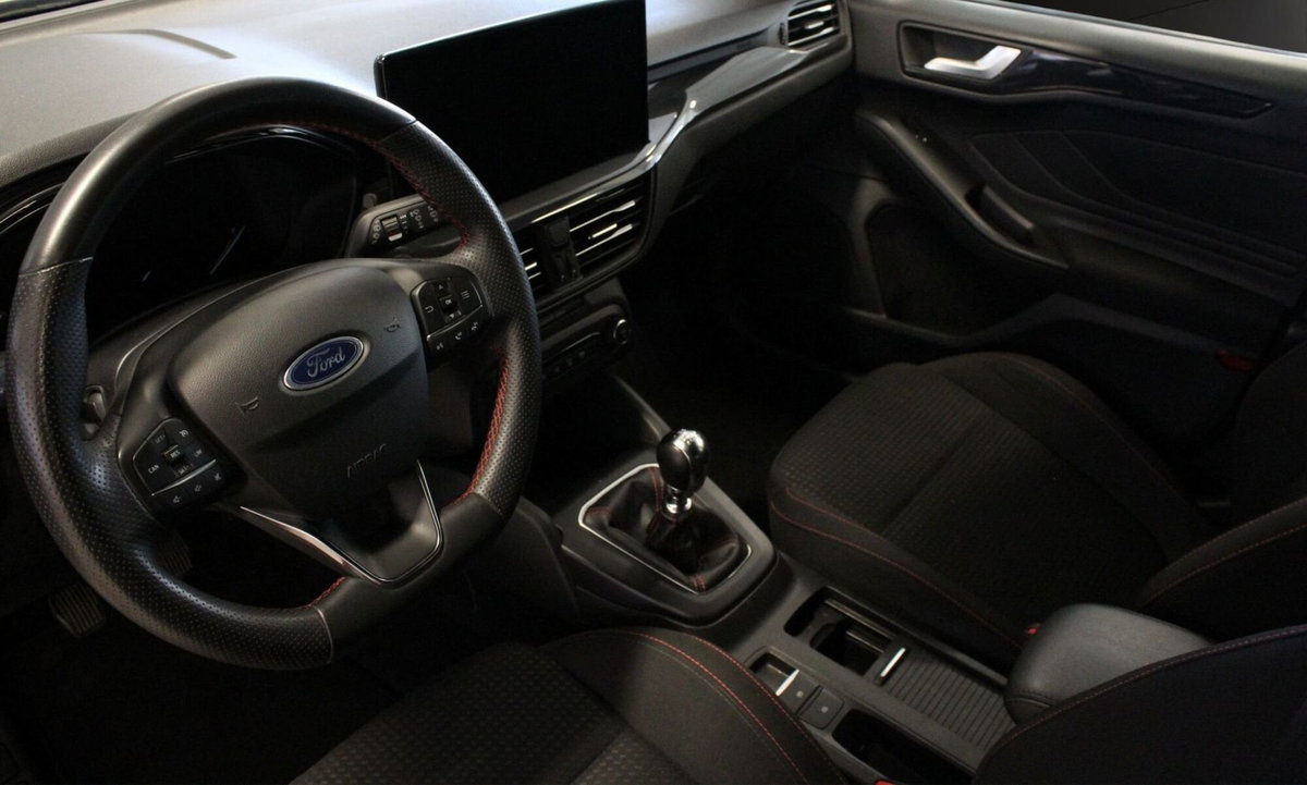 Ford Focus Station Wagon 1.0 EcoBoost Hybrid 125 CV SW ST-Line (10)