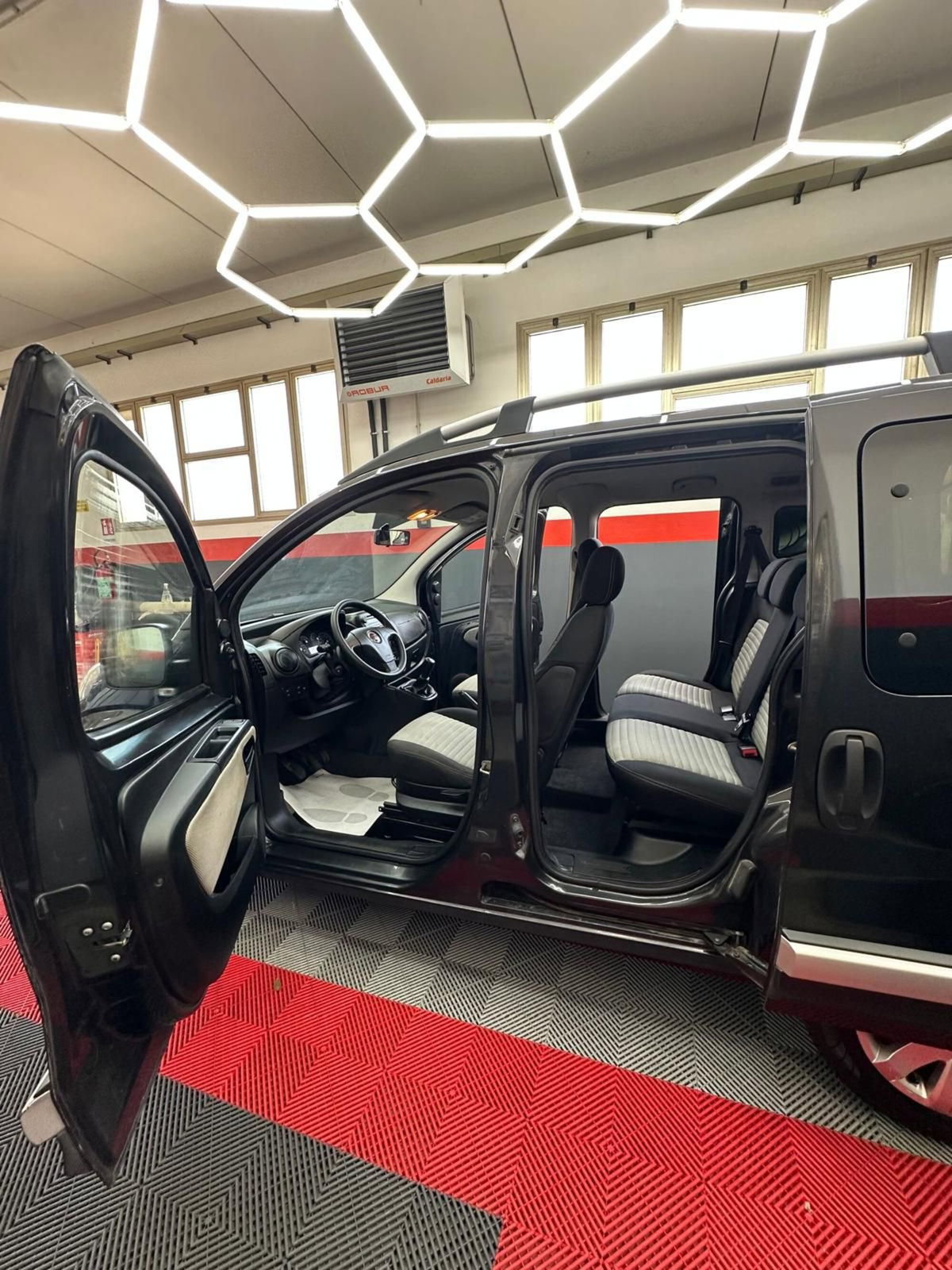 Fiat Qubo 1.3 MJT 75 CV Trekking (13)