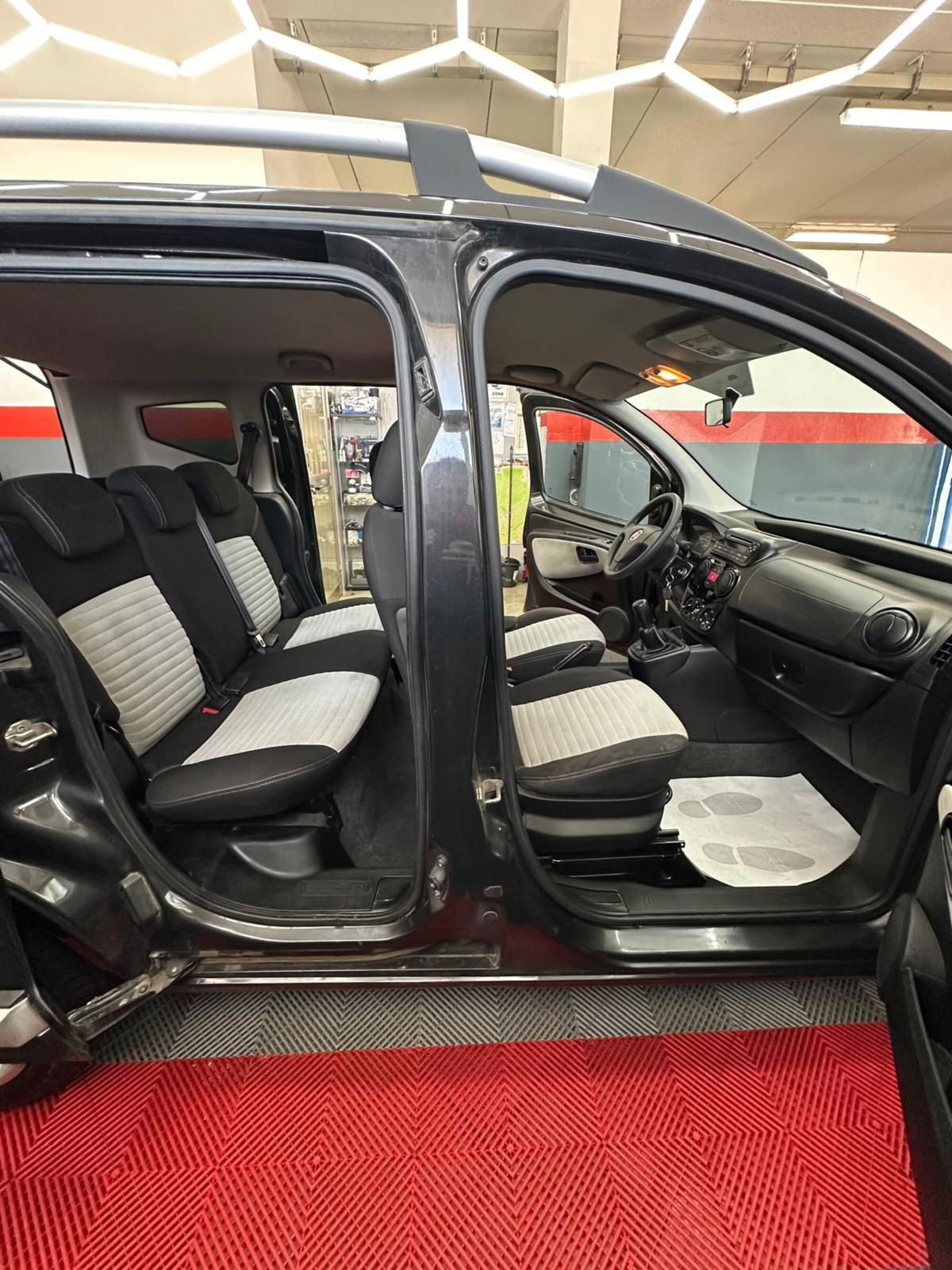 Fiat Qubo 1.3 MJT 75 CV Trekking (14)