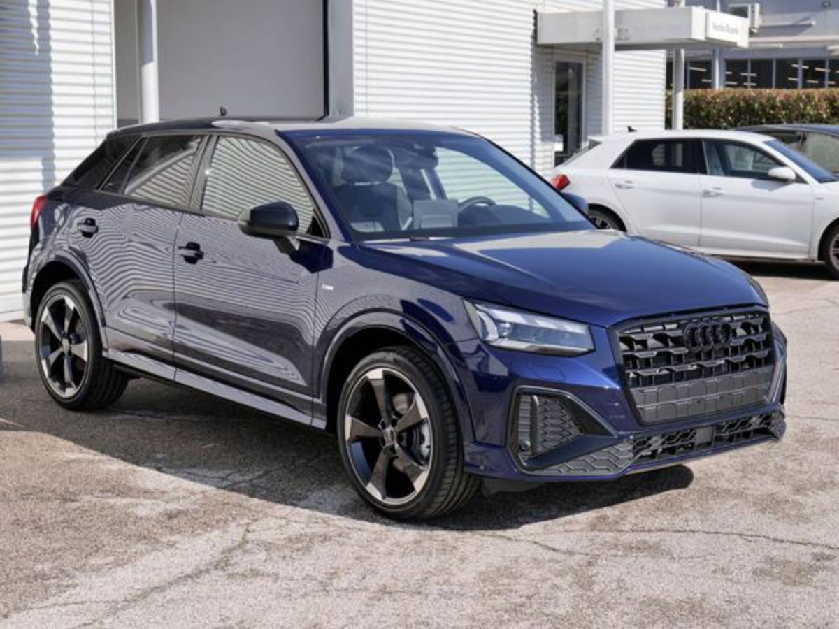 Audi Q2 35 2.0 tdi Identity Black s-tronic (4)
