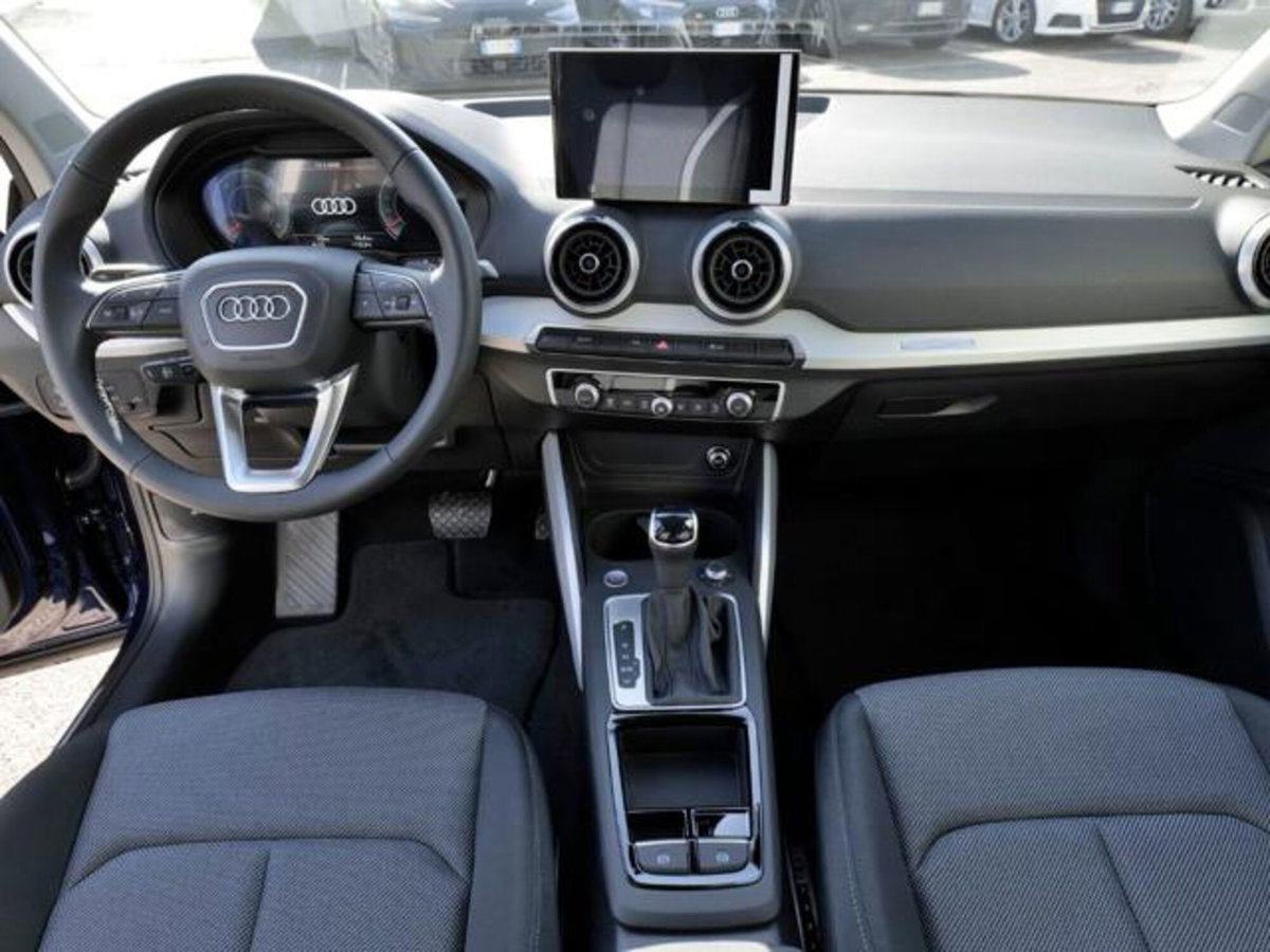 Audi Q2 35 2.0 tdi Identity Black s-tronic (7)