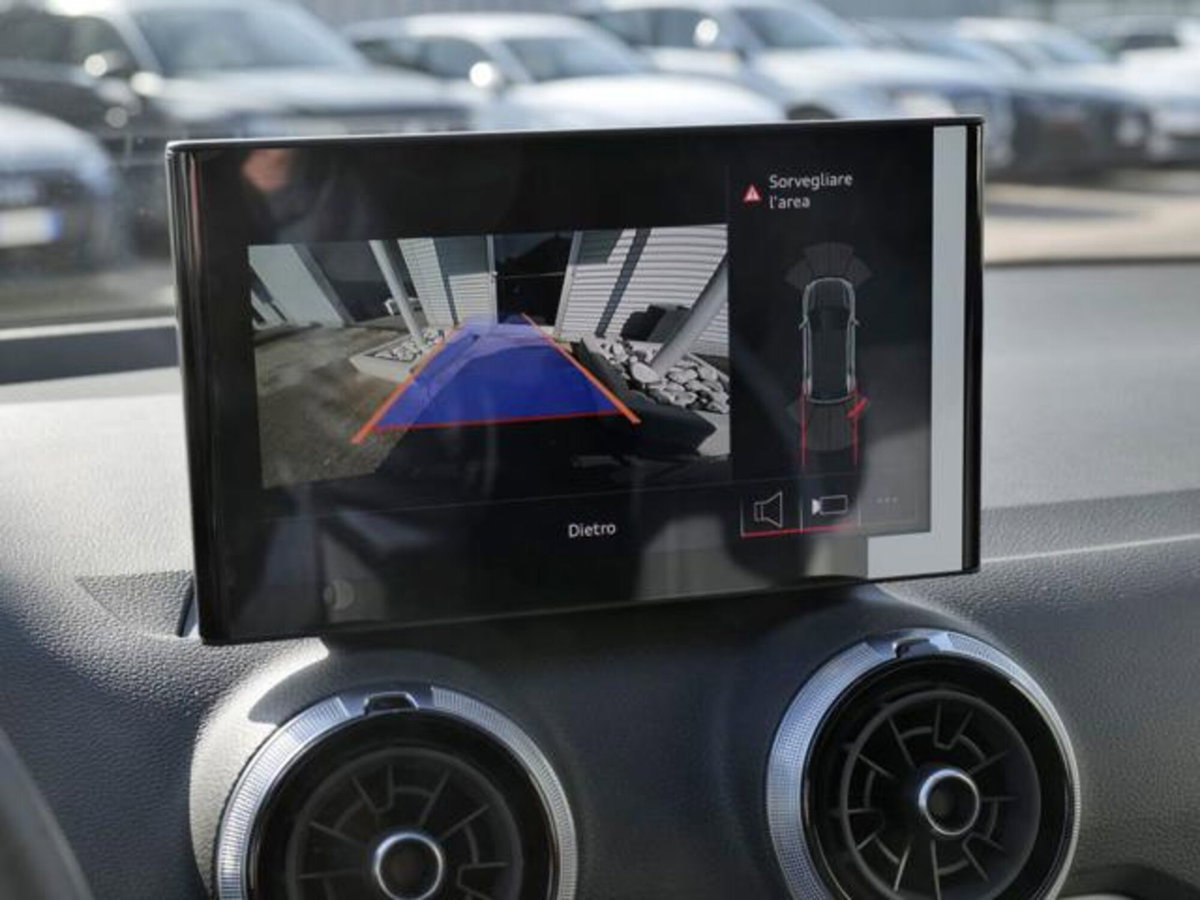 Audi Q2 35 2.0 tdi Identity Black s-tronic (8)