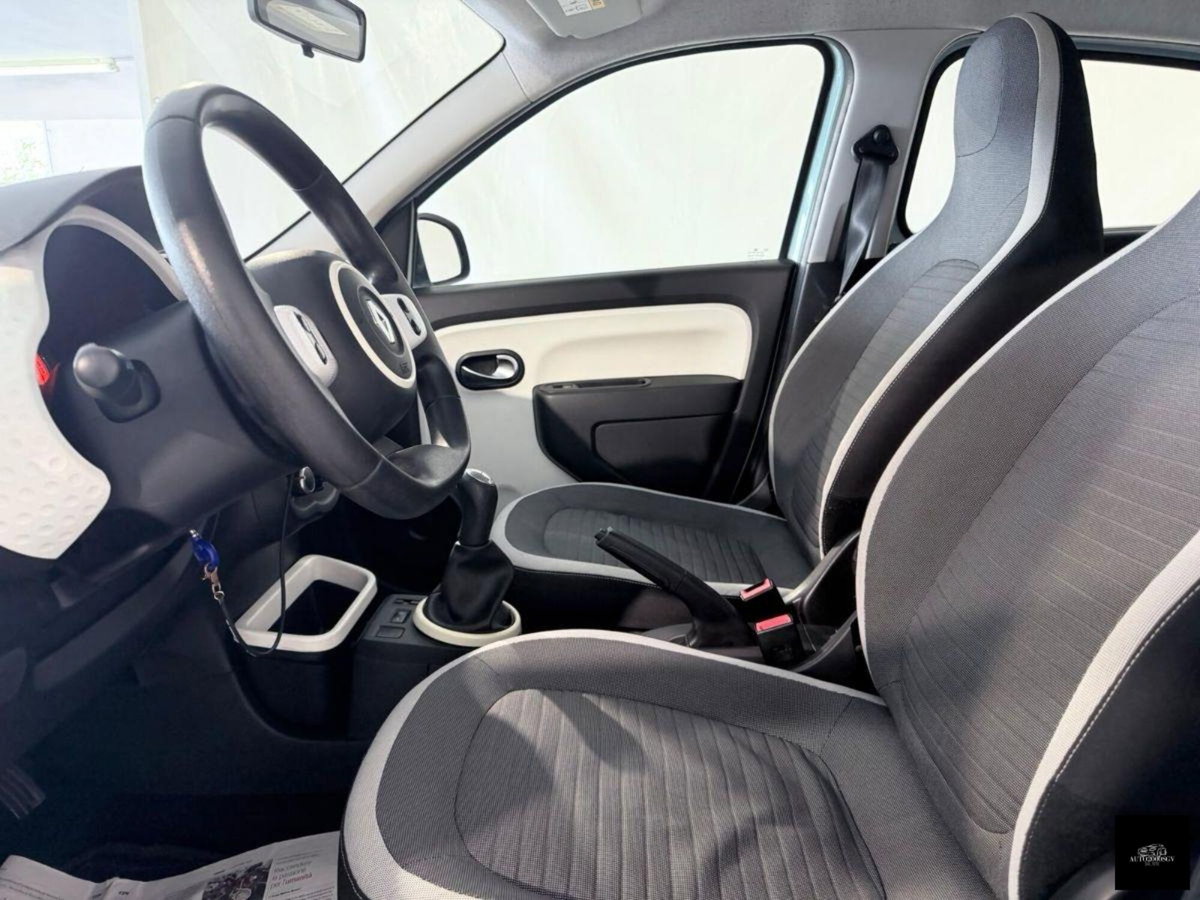 Renault Twingo 1.0 SCe Live (4)