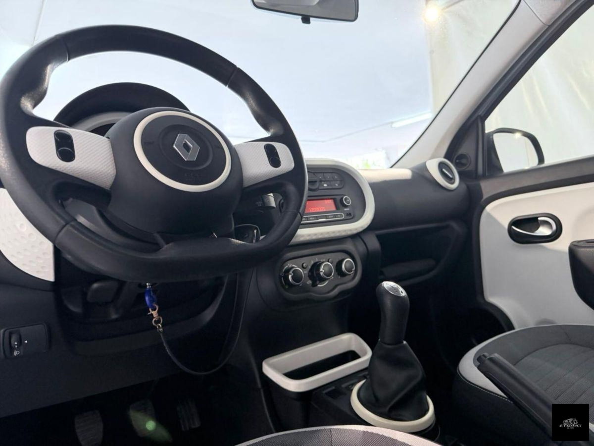 Renault Twingo 1.0 SCe Live (5)