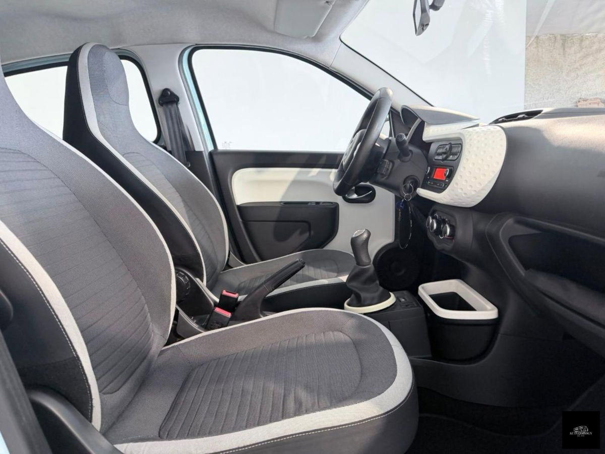 Renault Twingo 1.0 SCe Live (7)