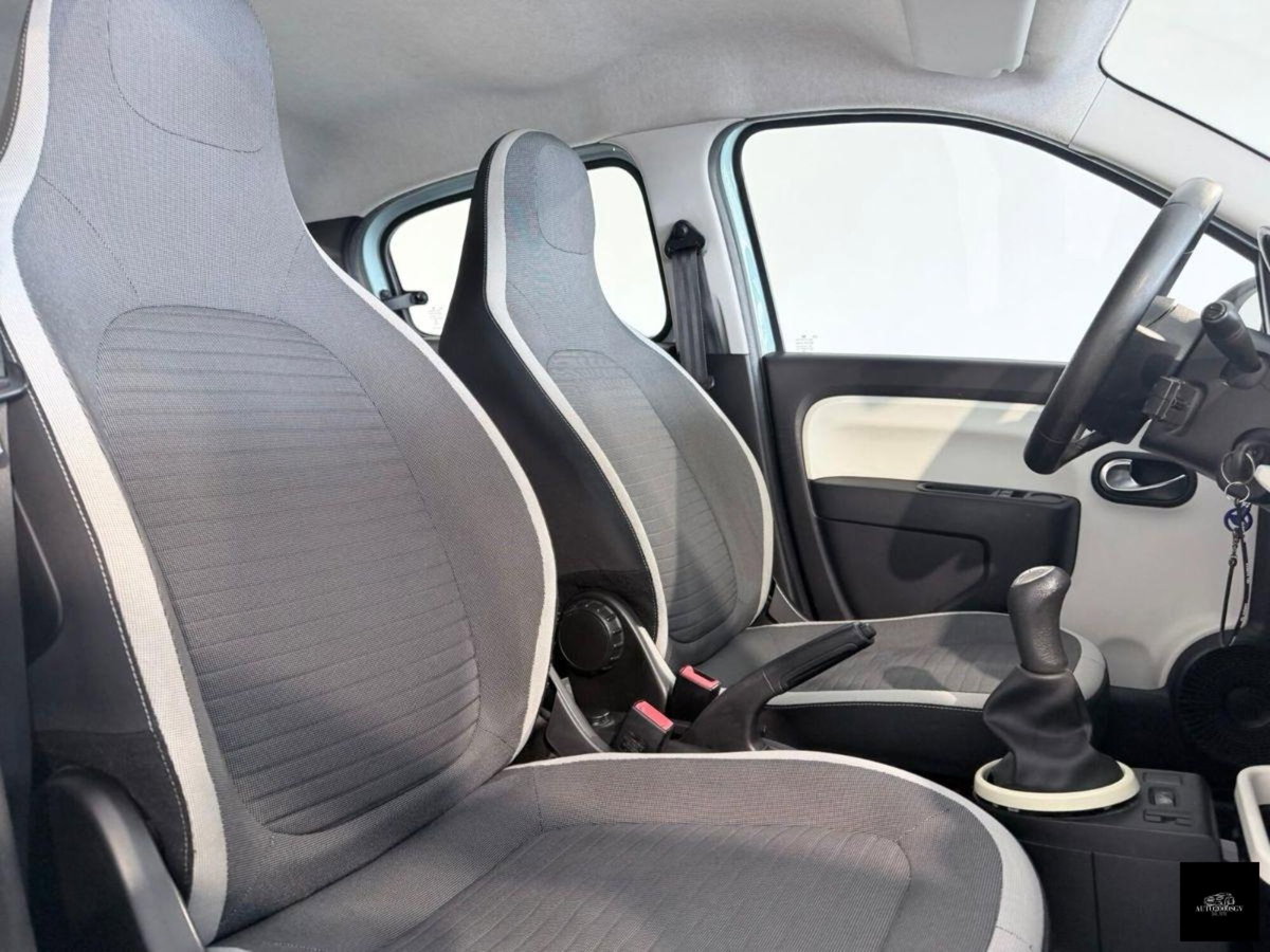 Renault Twingo 1.0 SCe Live (8)