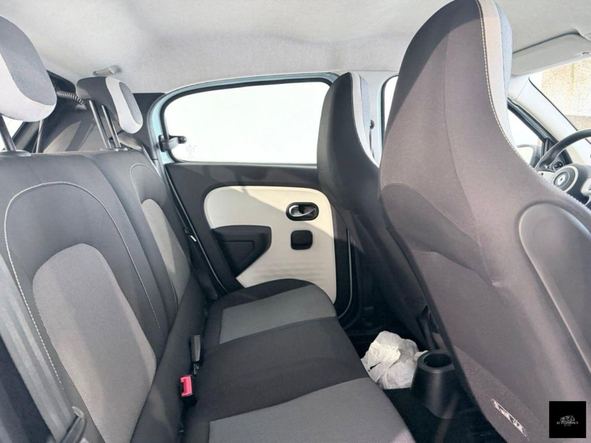 Renault Twingo 1.0 SCe Live (9)
